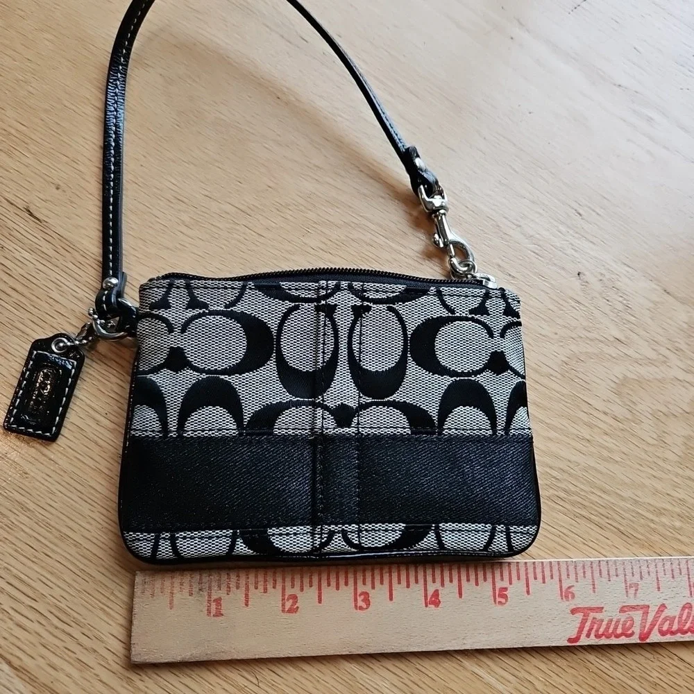Coach Signature Jacquard‎ Wristlet Black White Canvas Leather Trim 6.25x4 inch